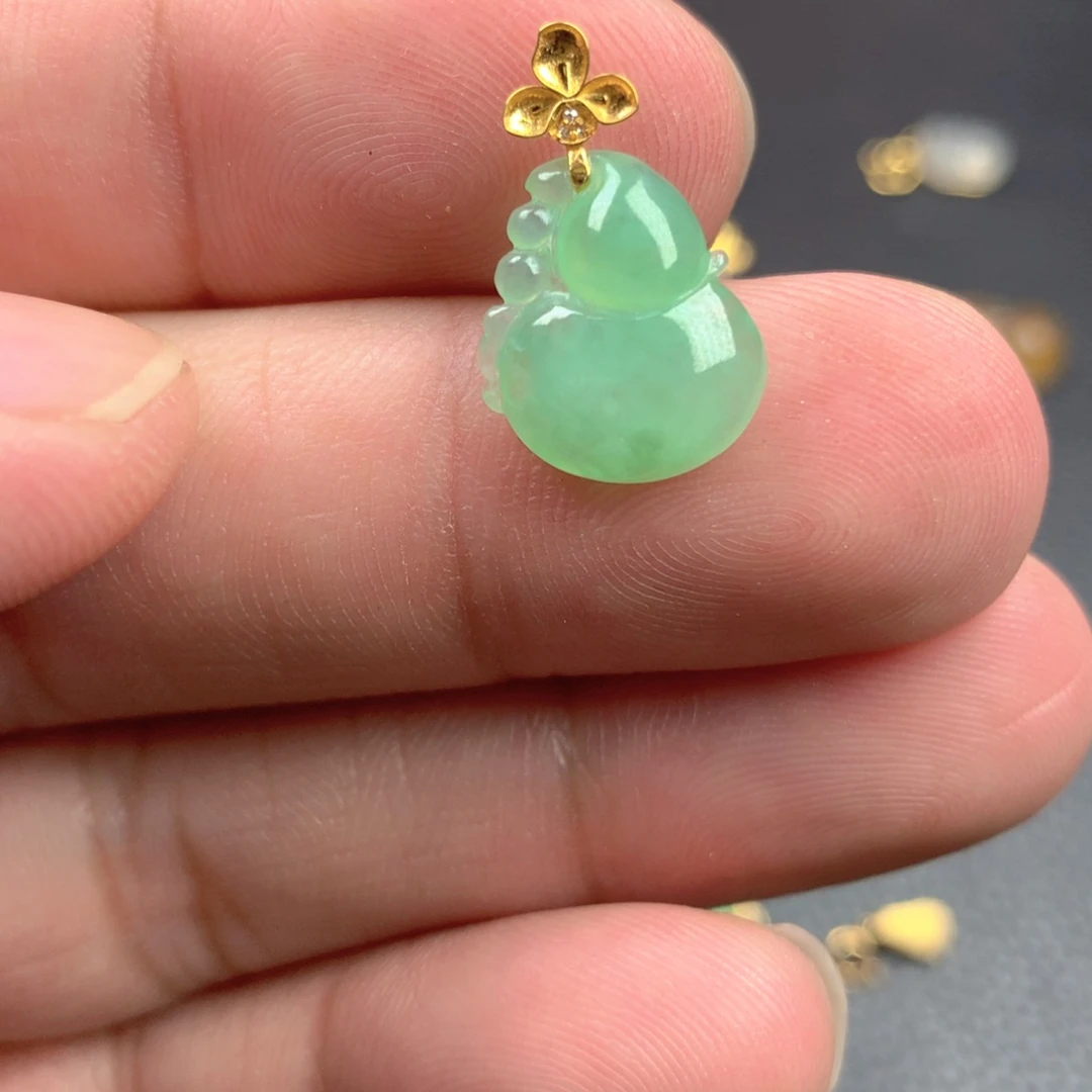 【闪购商品】颈饰18K金镶嵌翡翠翡翠