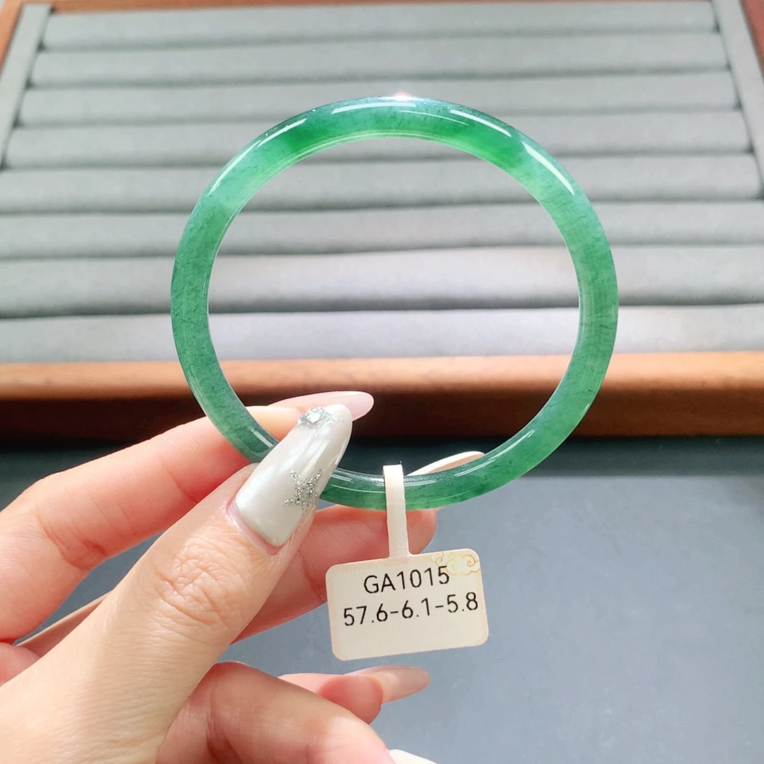翡翠未镶嵌手镯天然