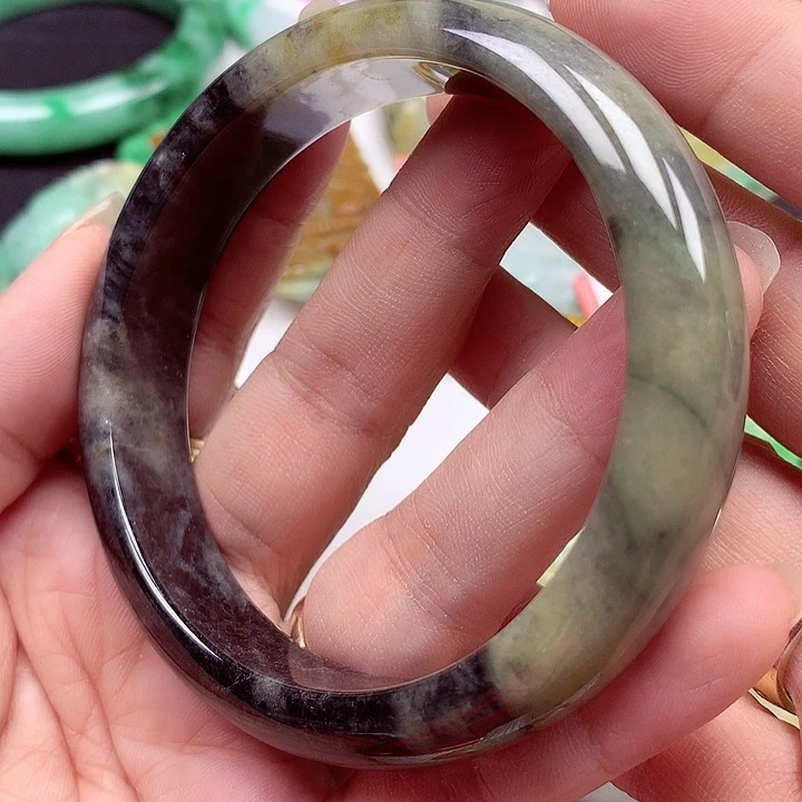 翡翠手镯未镶嵌翡翠