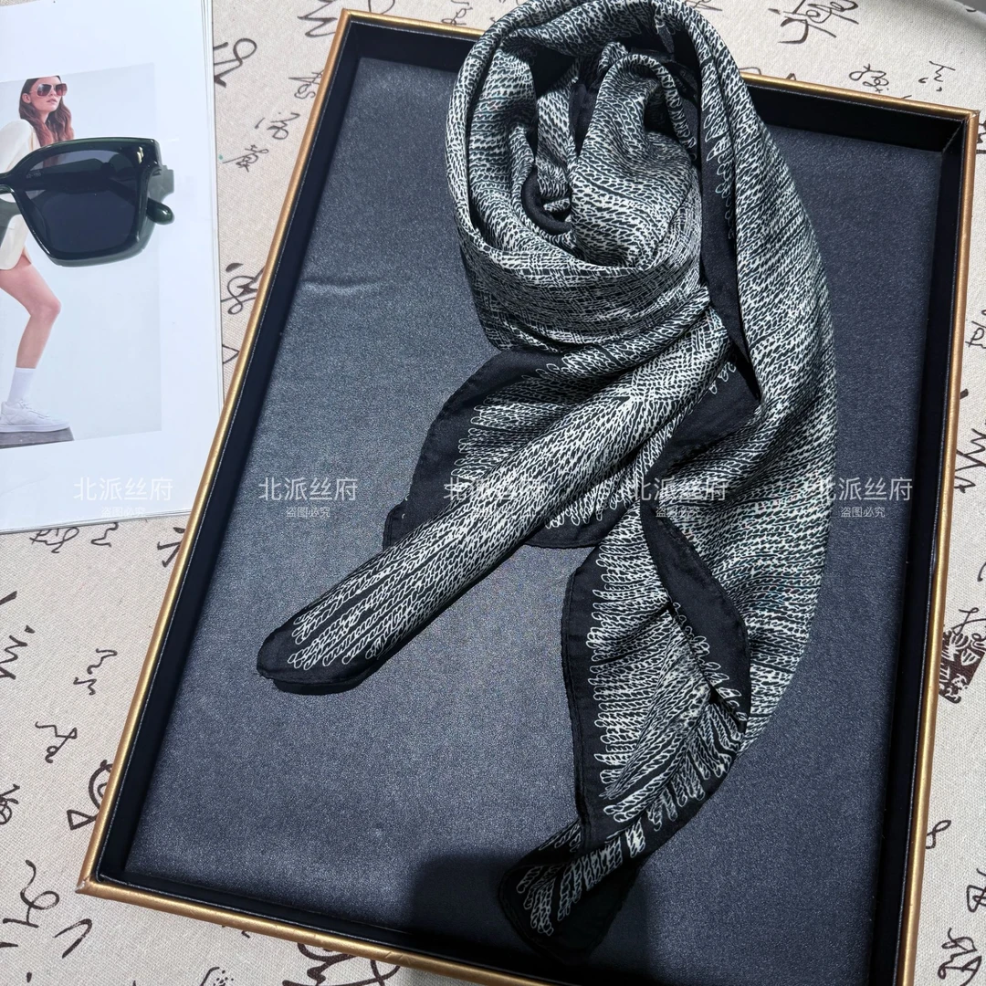 【小香灰】北派A90X90香云缎 时尚高端气质印花长巾