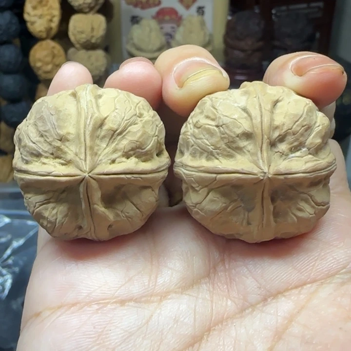 吊坠文玩核桃微瑕有沙眼四棱