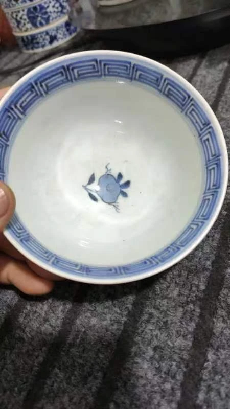 青花碗年代好，亭台楼阁