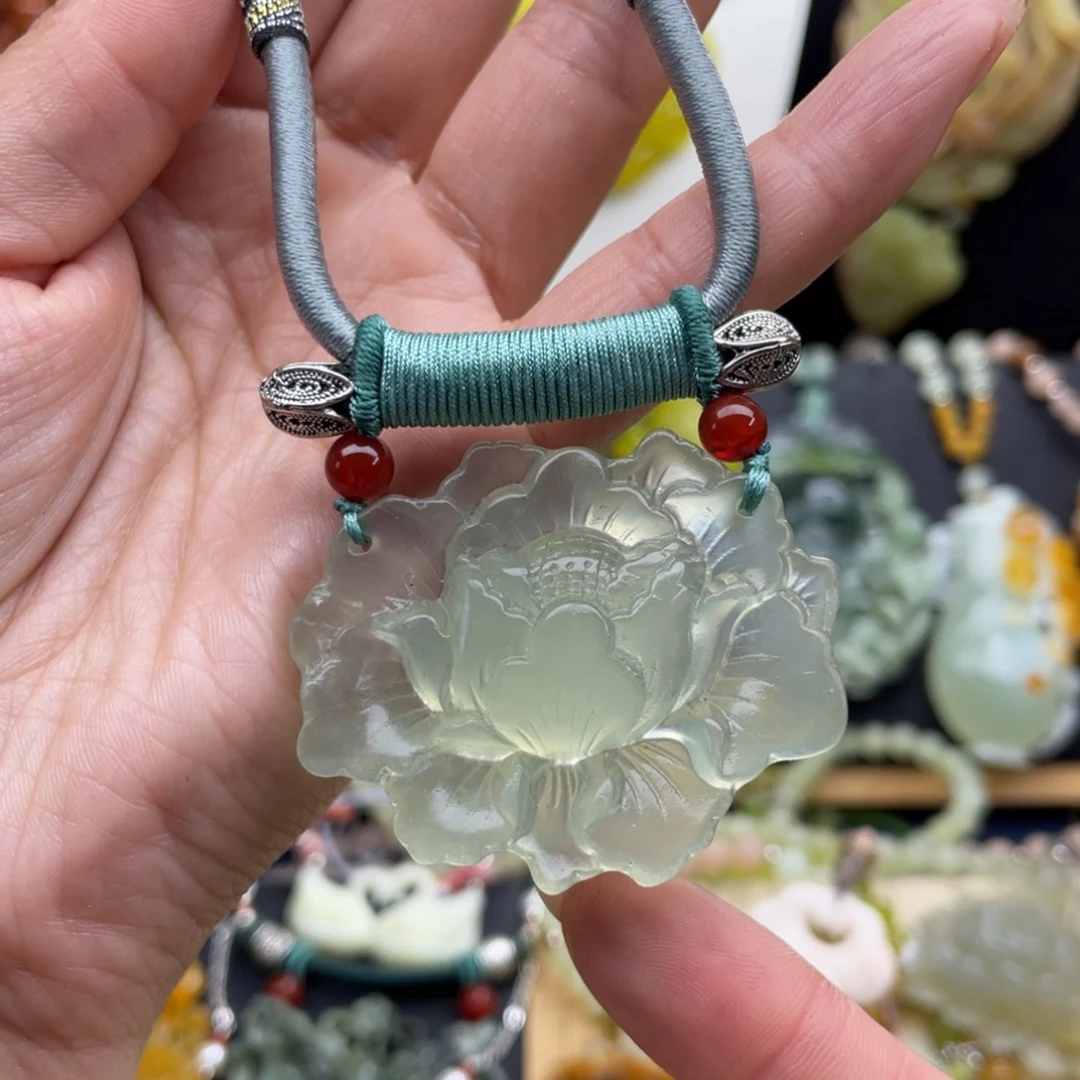 蛇纹石玉未镶嵌颈饰