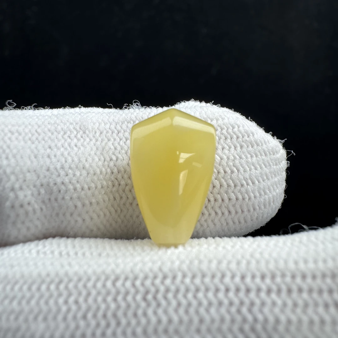Z6219天然原矿蜜蜡 鲨鱼背三通8.8*14mm 一图一物 假一罚十