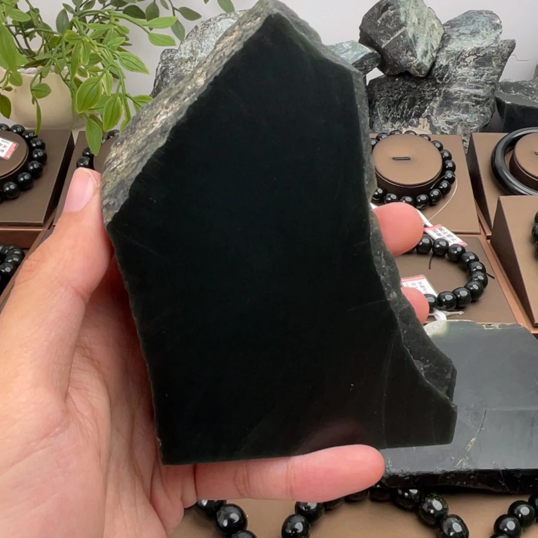 和田玉未镶嵌把件塔青面粉皮原料