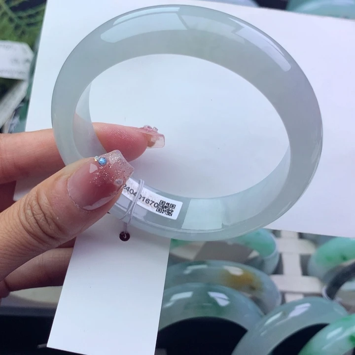 未镶嵌手镯翡翠天然翡翠手镯
