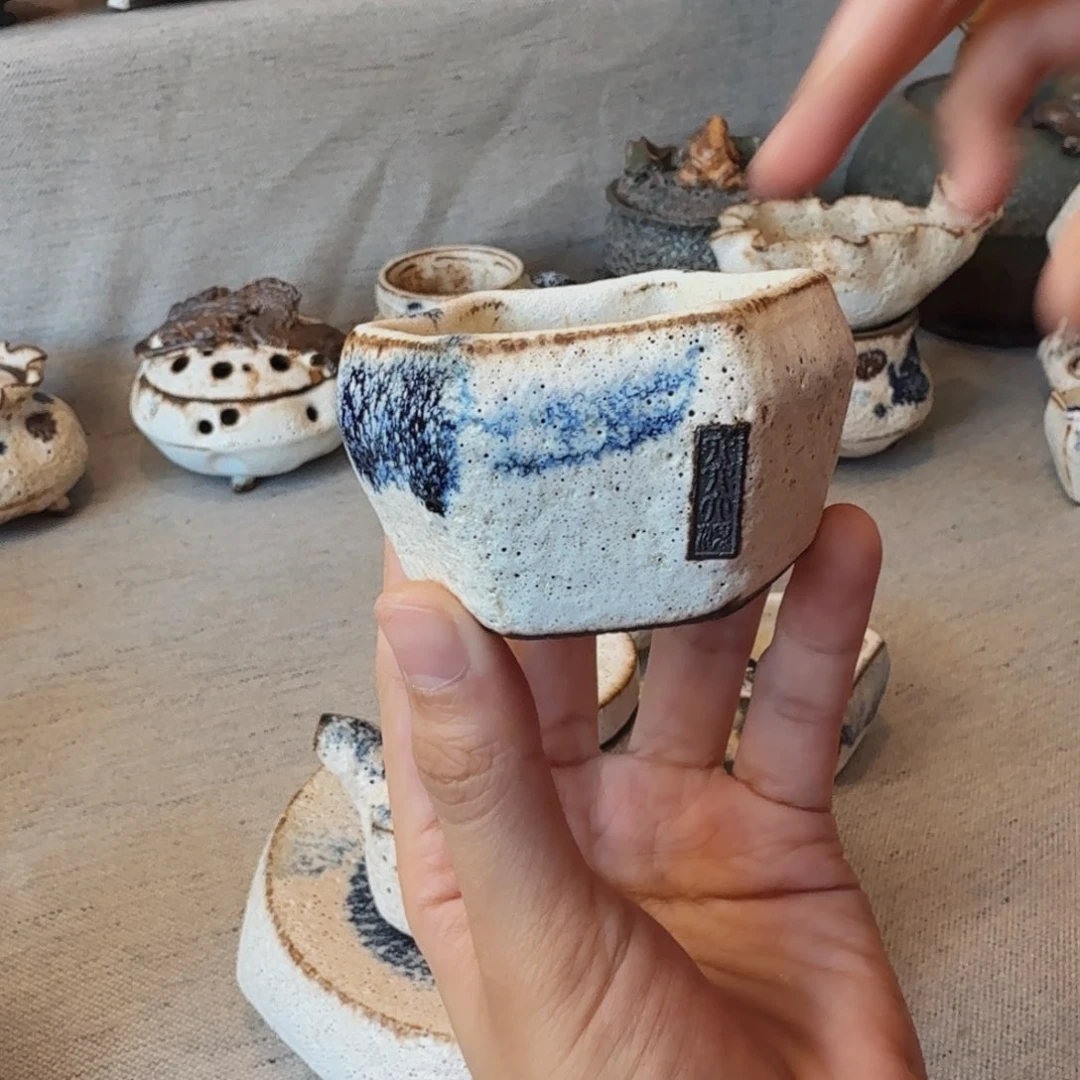 粉引一个六角杯一个