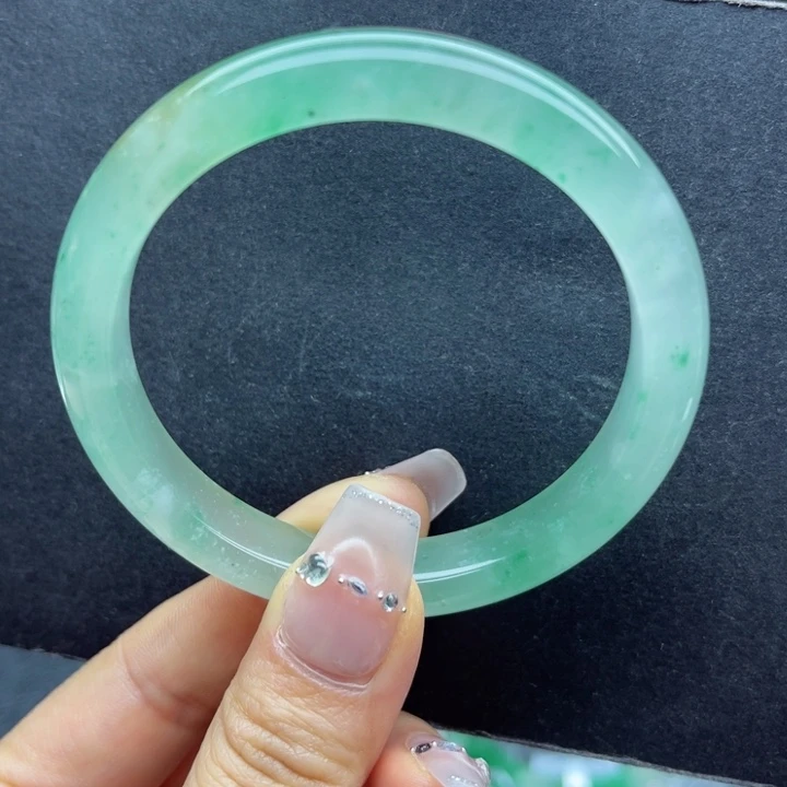 石英质玉未镶嵌手镯