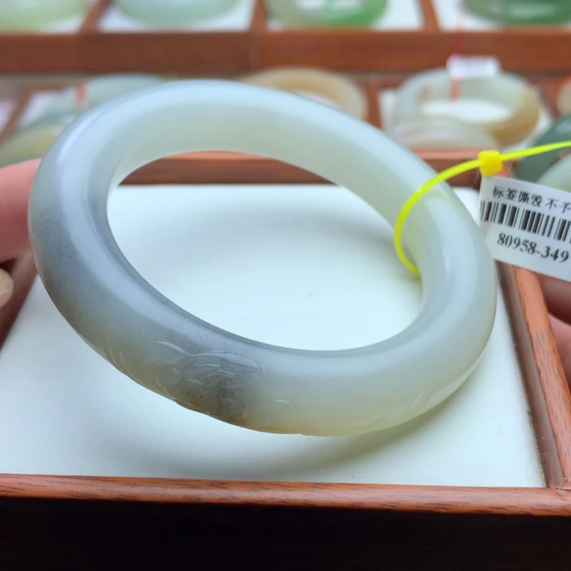 【闪购商品】和田玉手镯未镶嵌5556