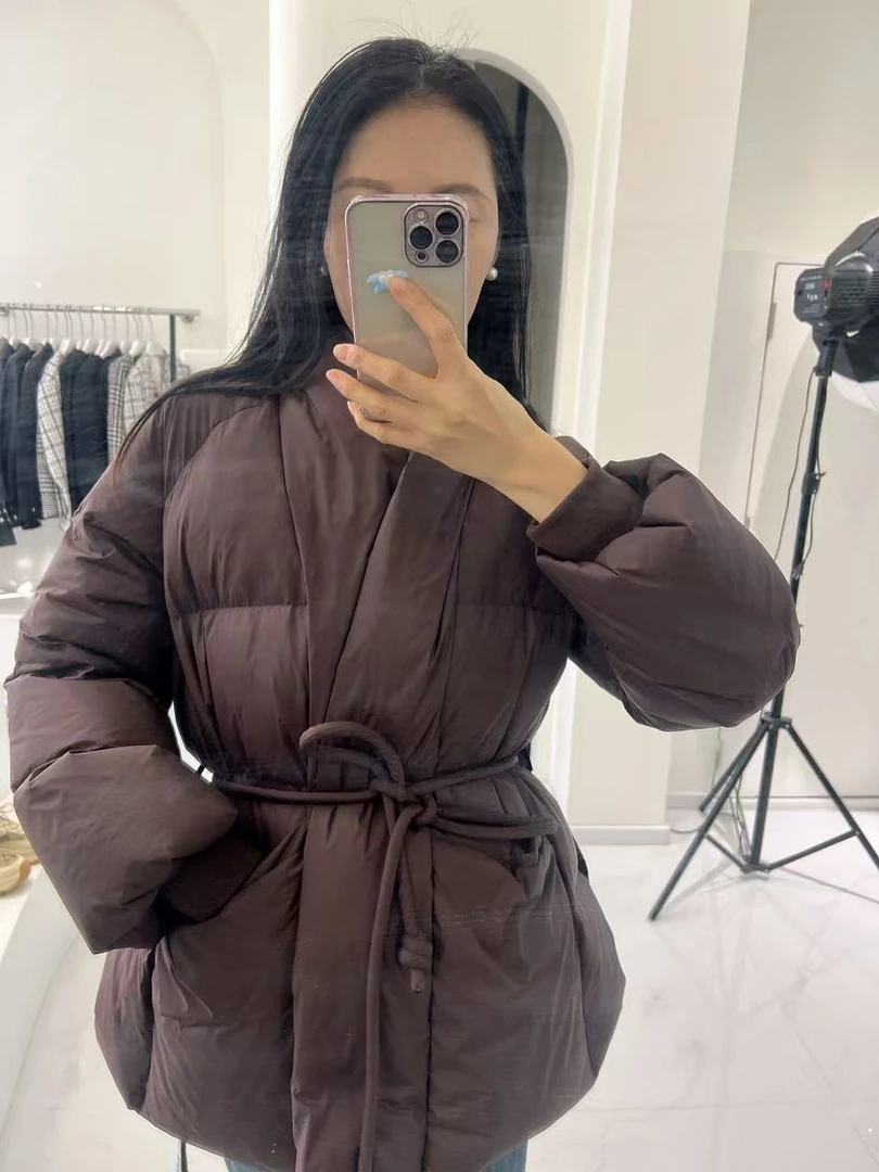 咖色白鸭绒收腰时尚大方款羽绒服