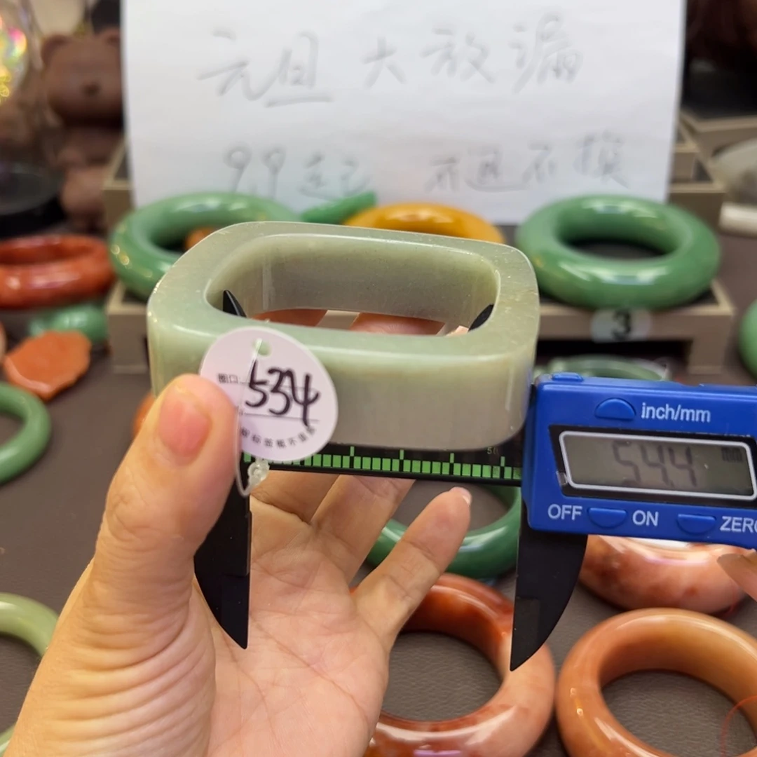 未镶嵌手镯石英岩玉