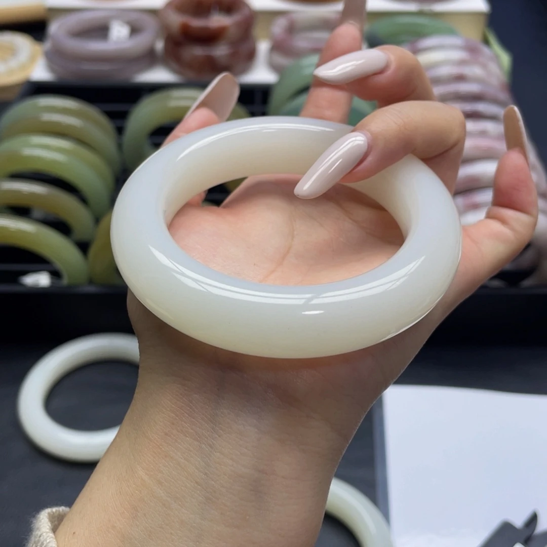 未镶嵌手镯石英质玉L****