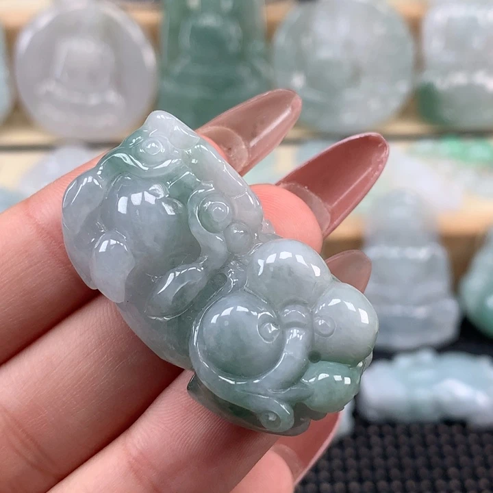 颈饰未镶嵌翡翠貔貅