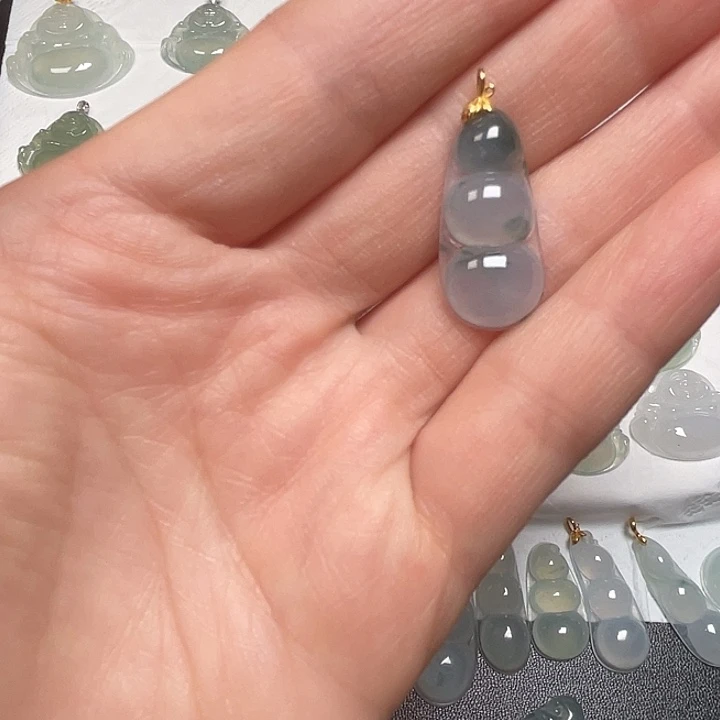 翡翠足金镶嵌颈饰翡翠