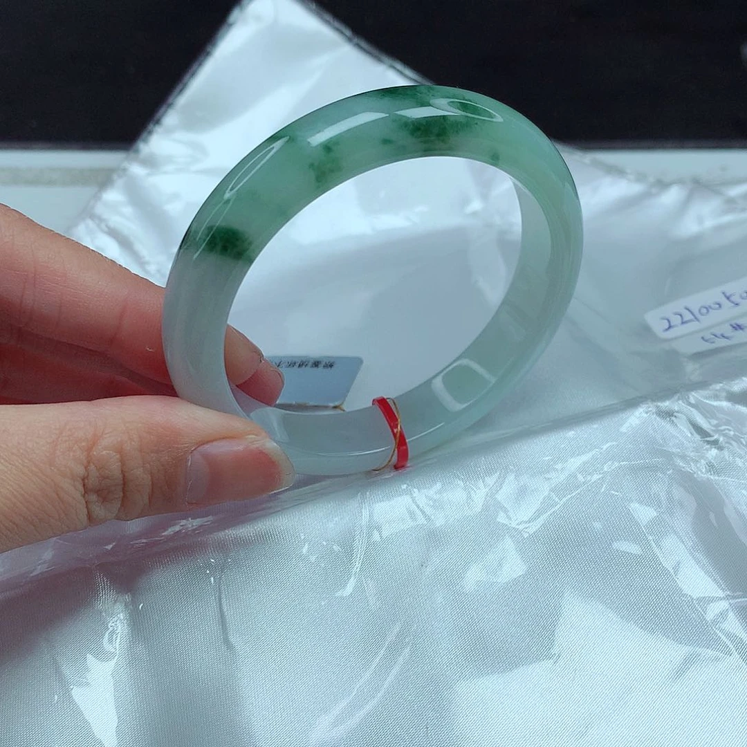 翡翠手镯未镶嵌54圈440