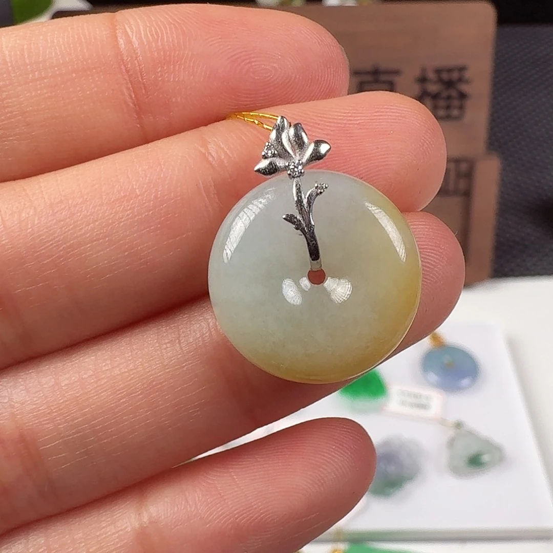 翡翠18K金镶嵌颈饰