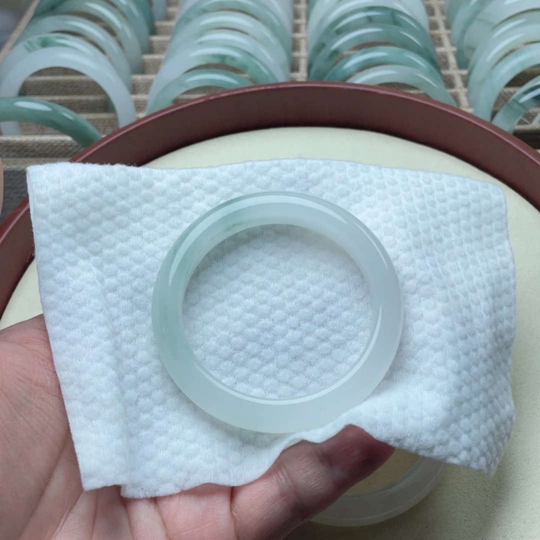 石英质玉手镯未镶嵌海***?