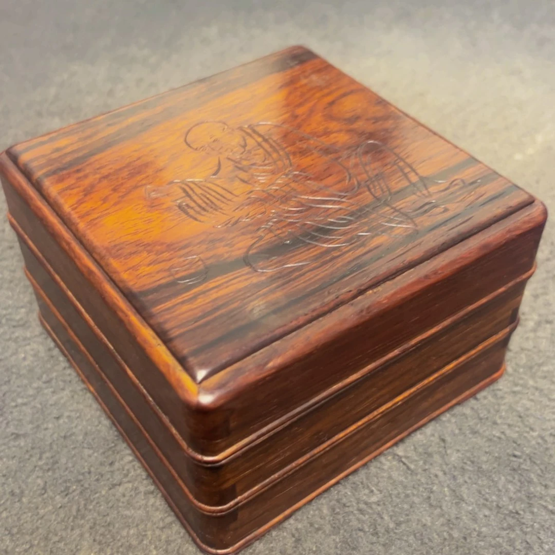 木黄花梨雕刻人物收纳盒
