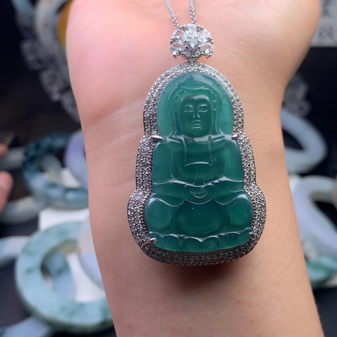 翡翠未镶嵌颈饰观音