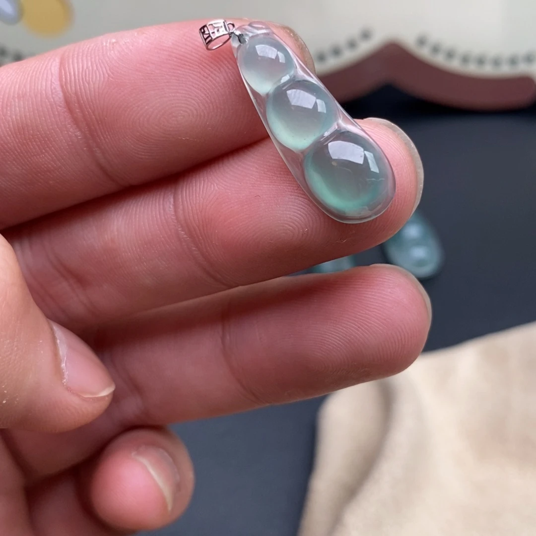 颈饰18K金镶嵌翡翠