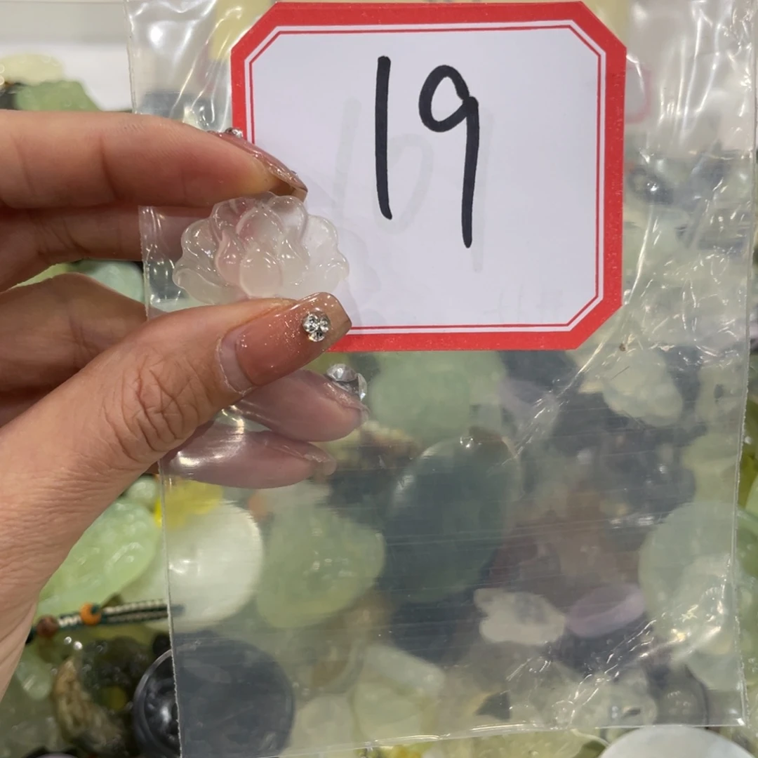 蛇纹石玉颈饰合金