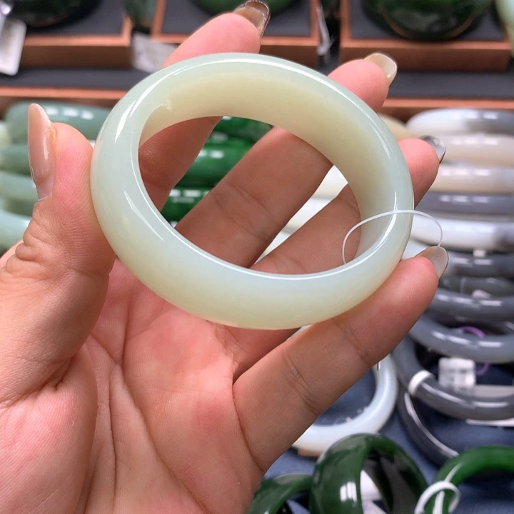 【闪购商品】未镶嵌手镯和田玉