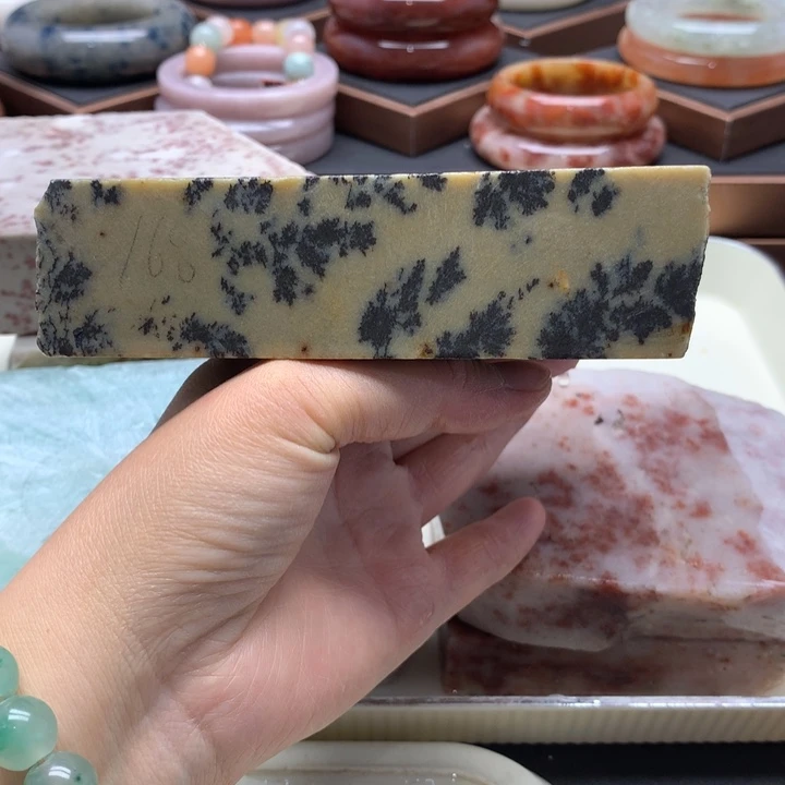 石英质玉（佘太翠）手镯未镶嵌