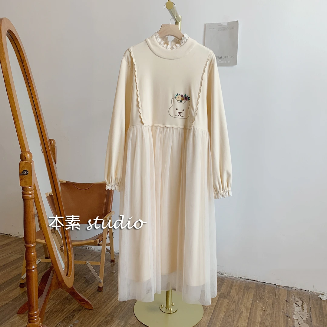 小熊与花M9299小熊刺绣德绒蕾丝边半高领网纱连衣裙