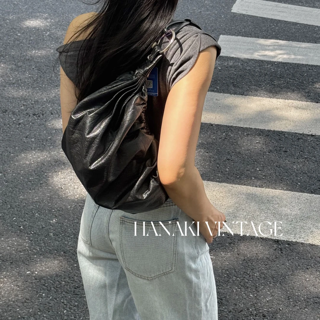 95新 MIU MIU/缪缪 花绮中古/缪缪黑色油腊皮云朵单肩包