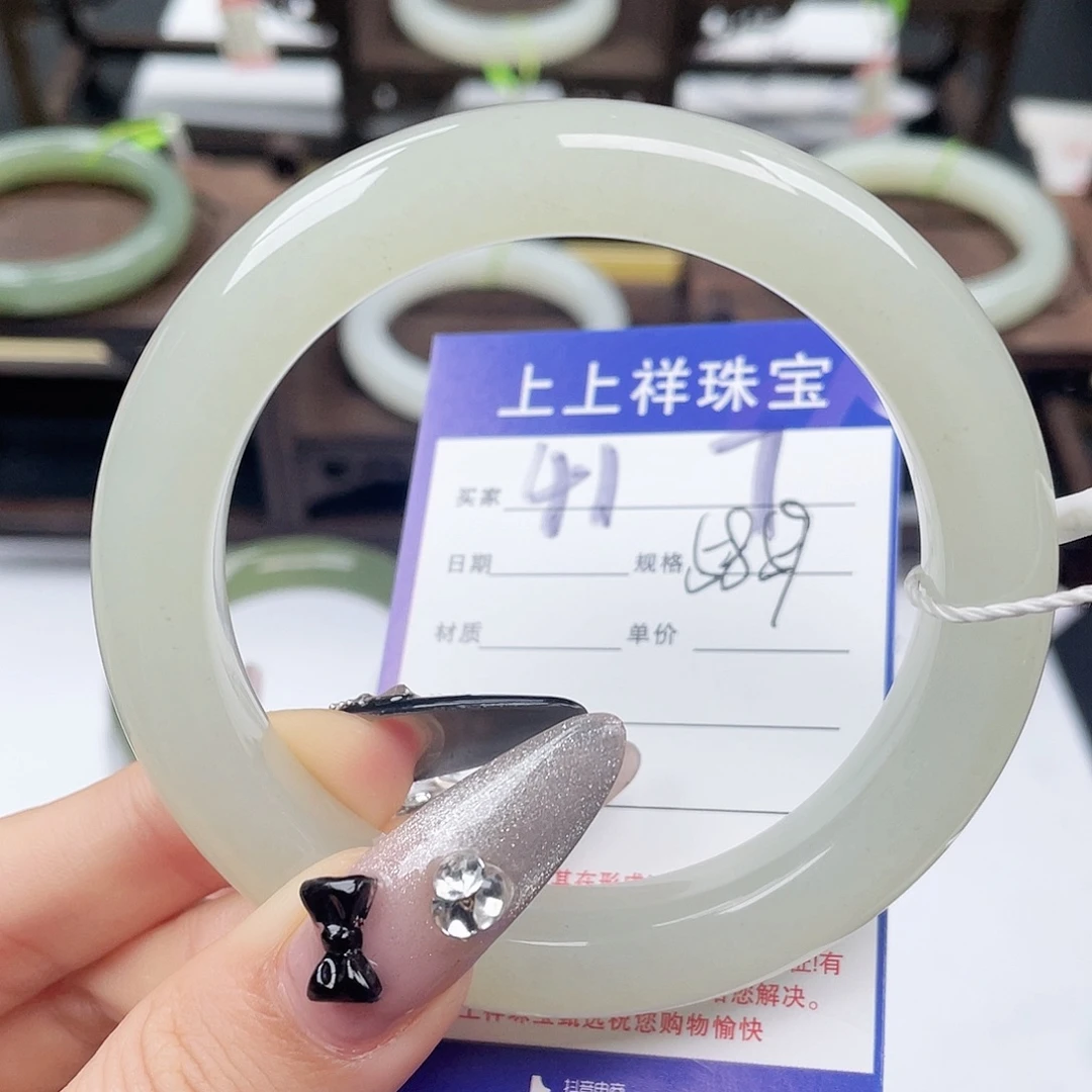 和田玉未镶嵌手镯