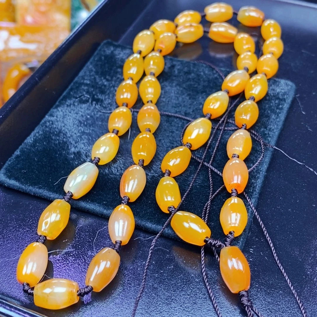 未镶嵌石英质玉（黄龙玉）颈饰