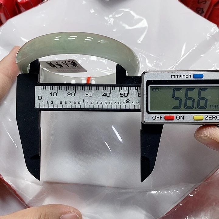 翡翠手镯未镶嵌125