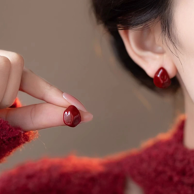 铜合金耳饰 复古港风安可拉红不规则滴釉耳钉女气质耳环红色耳饰