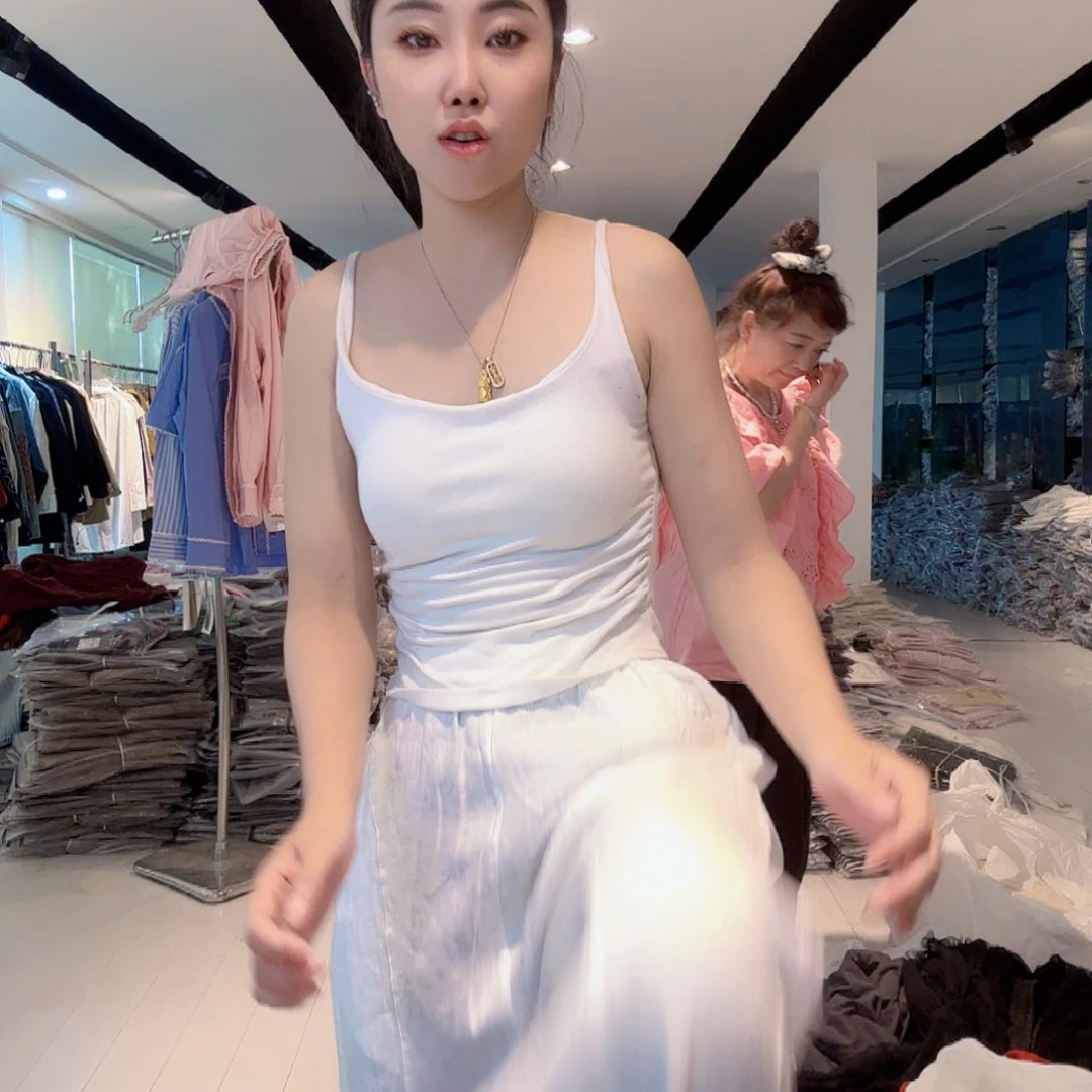 白色亚麻裤子135斤