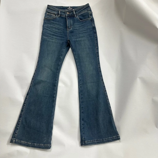 时髦精必入喇叭牛仔裤