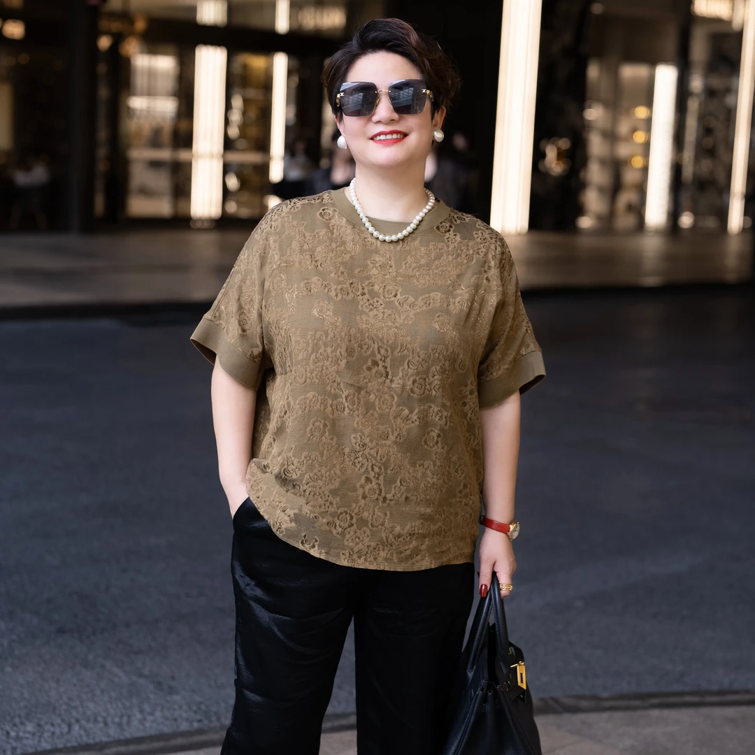 向红同学2025春夏时尚夏意藏韵大码暗纹格调短袖上衣SY108