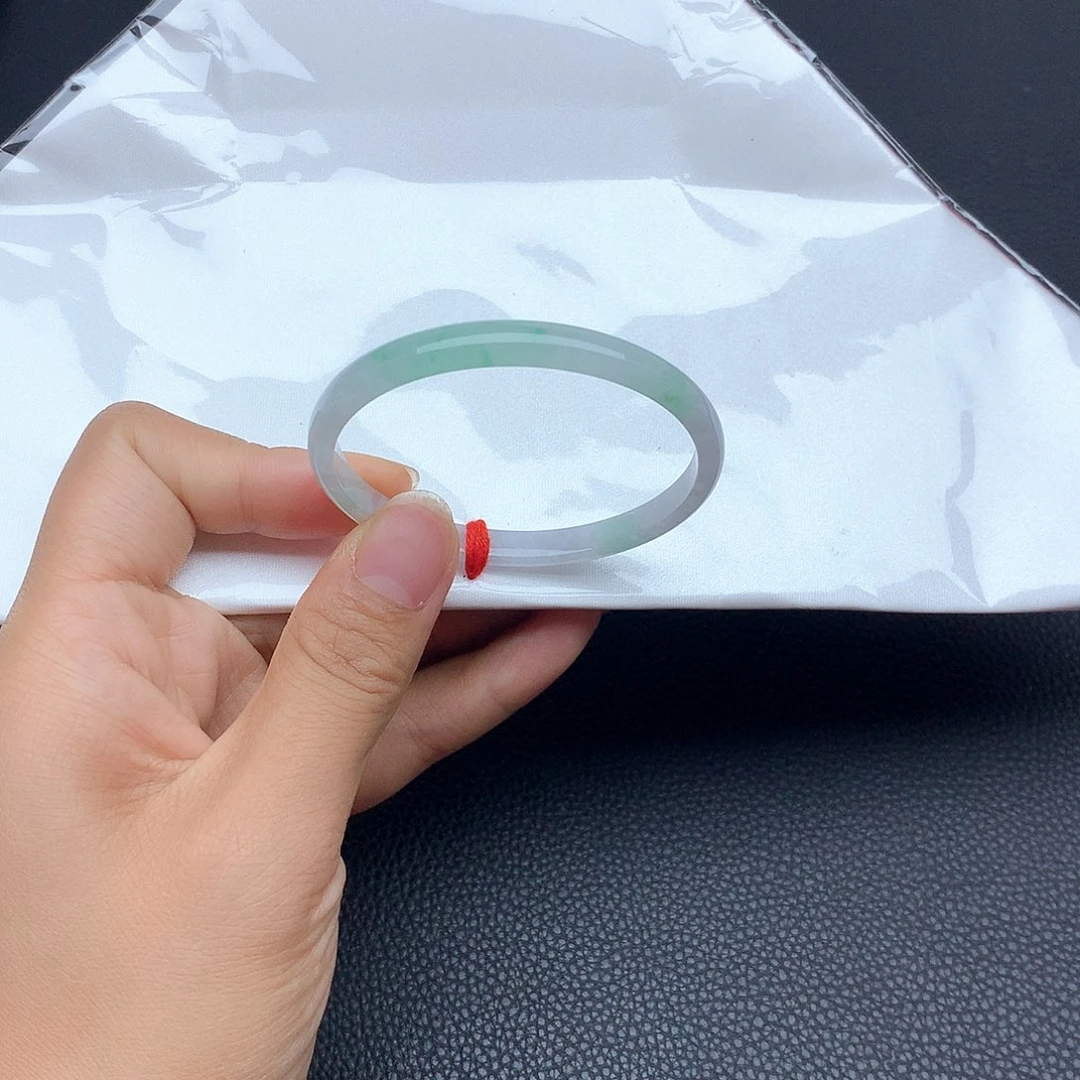 翡翠手镯未镶嵌50圈口