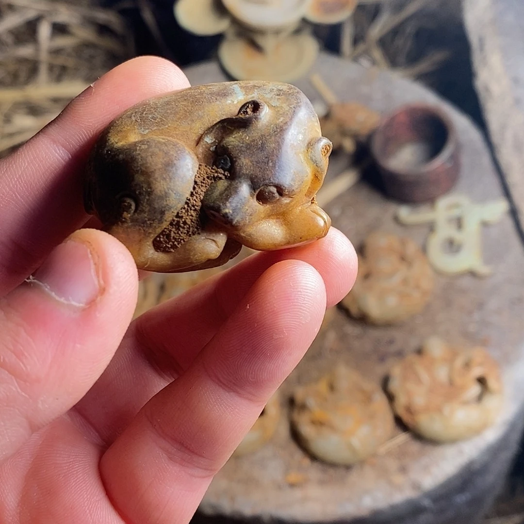 n***r和田玉（糖玉）未镶嵌颈饰