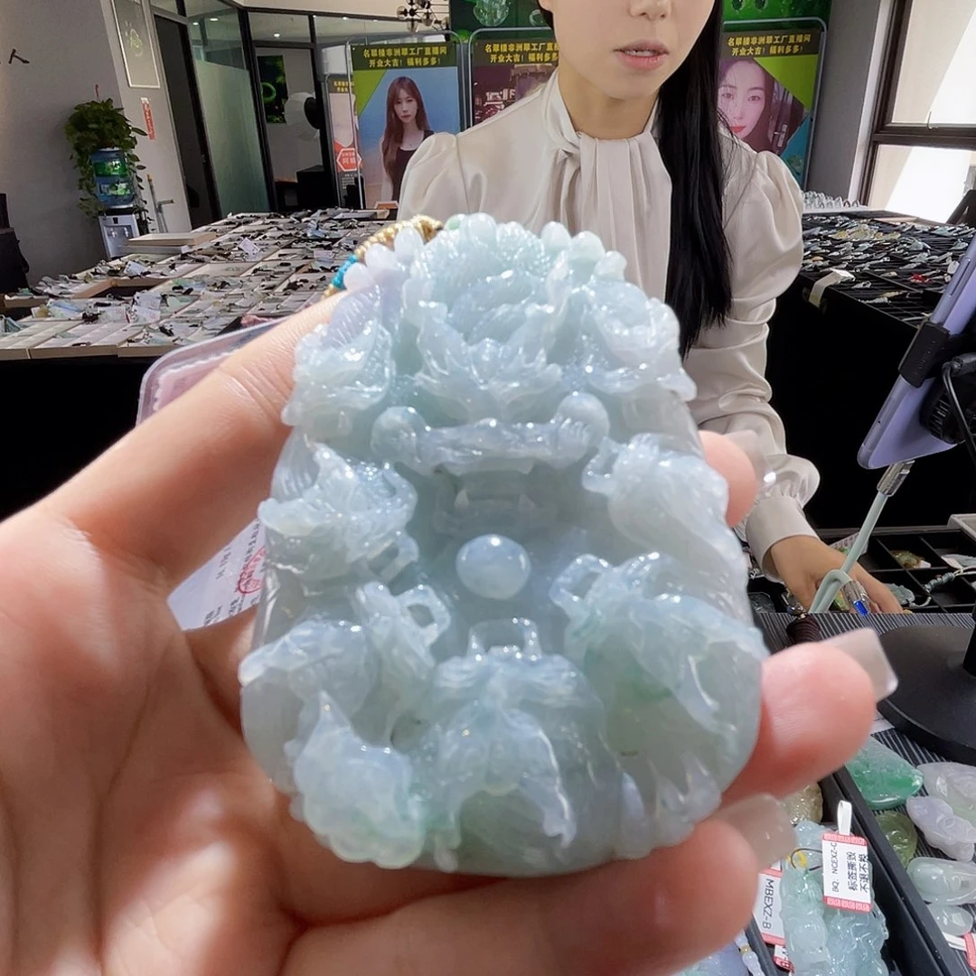颈饰未镶嵌翡翠一个