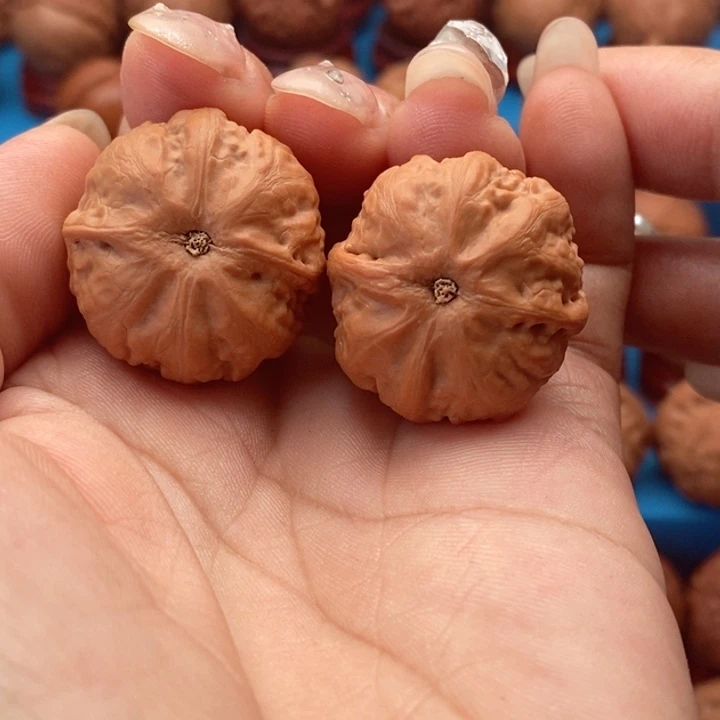 文玩核桃把件精品文玩手捻雏菊