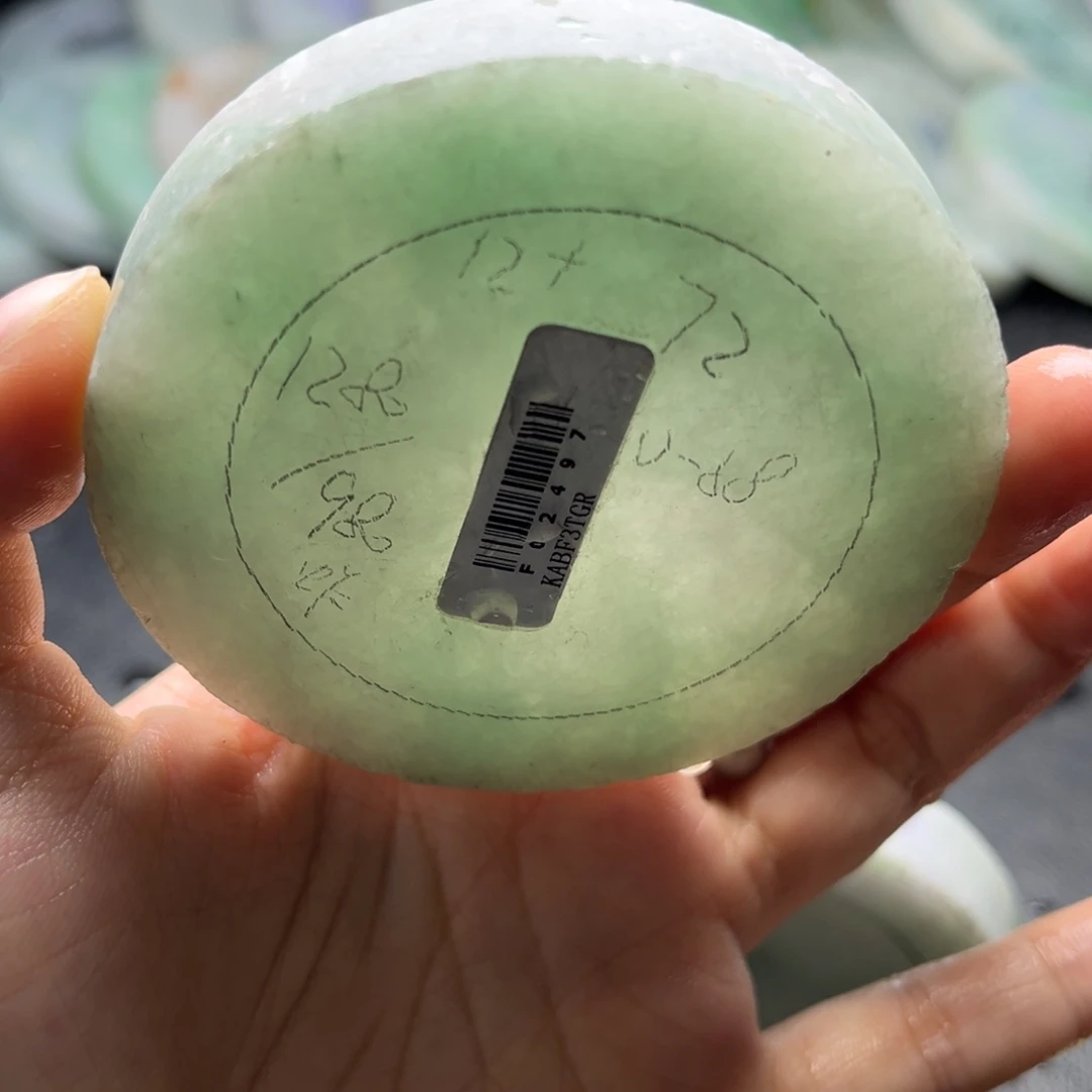 定制翡翠未镶嵌翡翠手镯