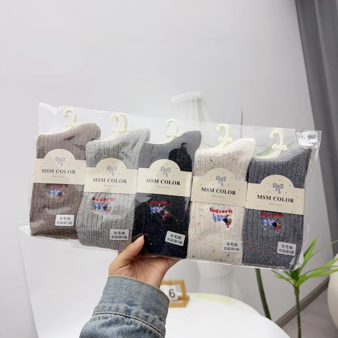69053 五双女袜轻奢时尚女士羊毛高筒袜中筒袜