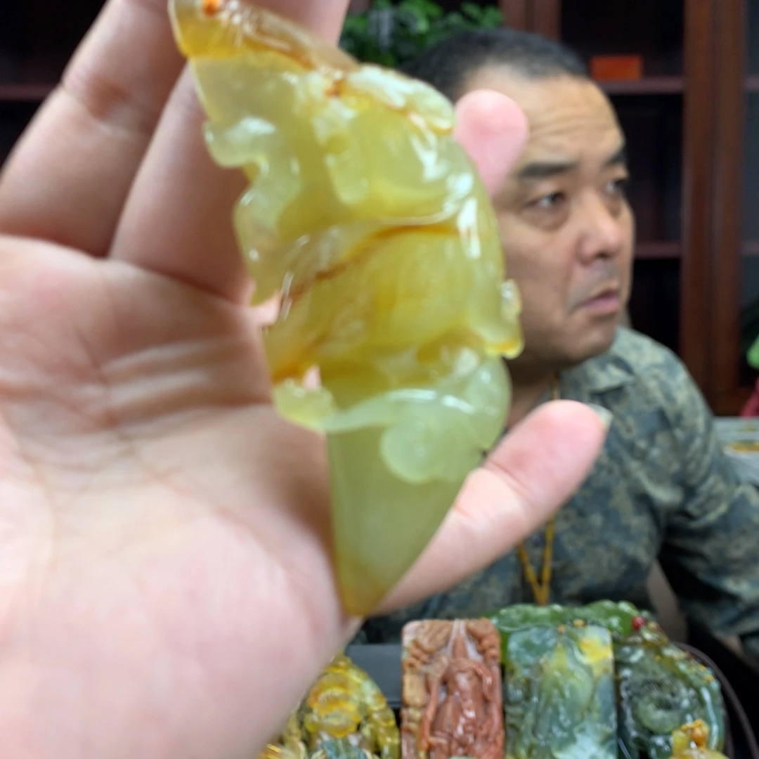 未镶嵌蛇纹石玉颈饰