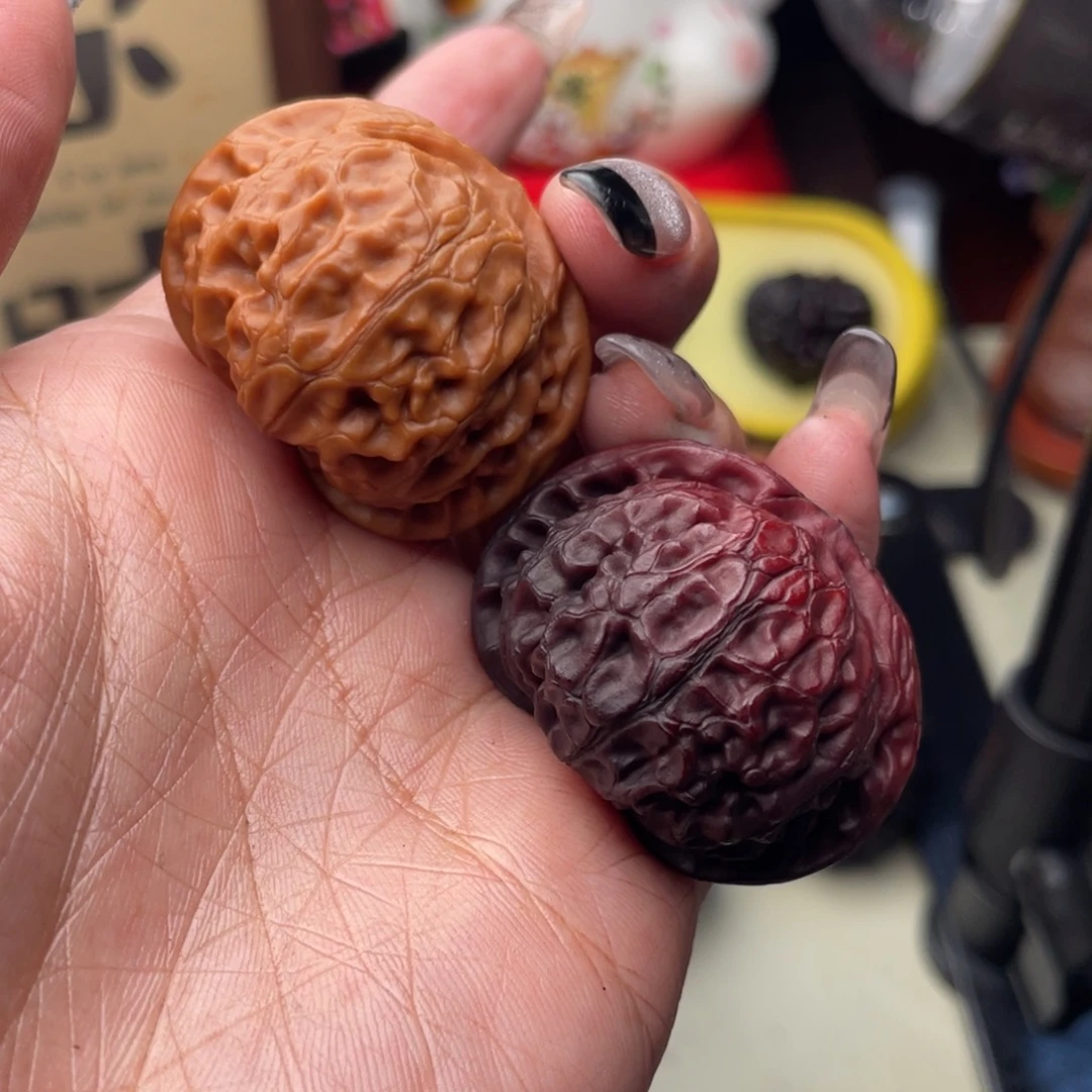 文玩核桃把件双色宫灯