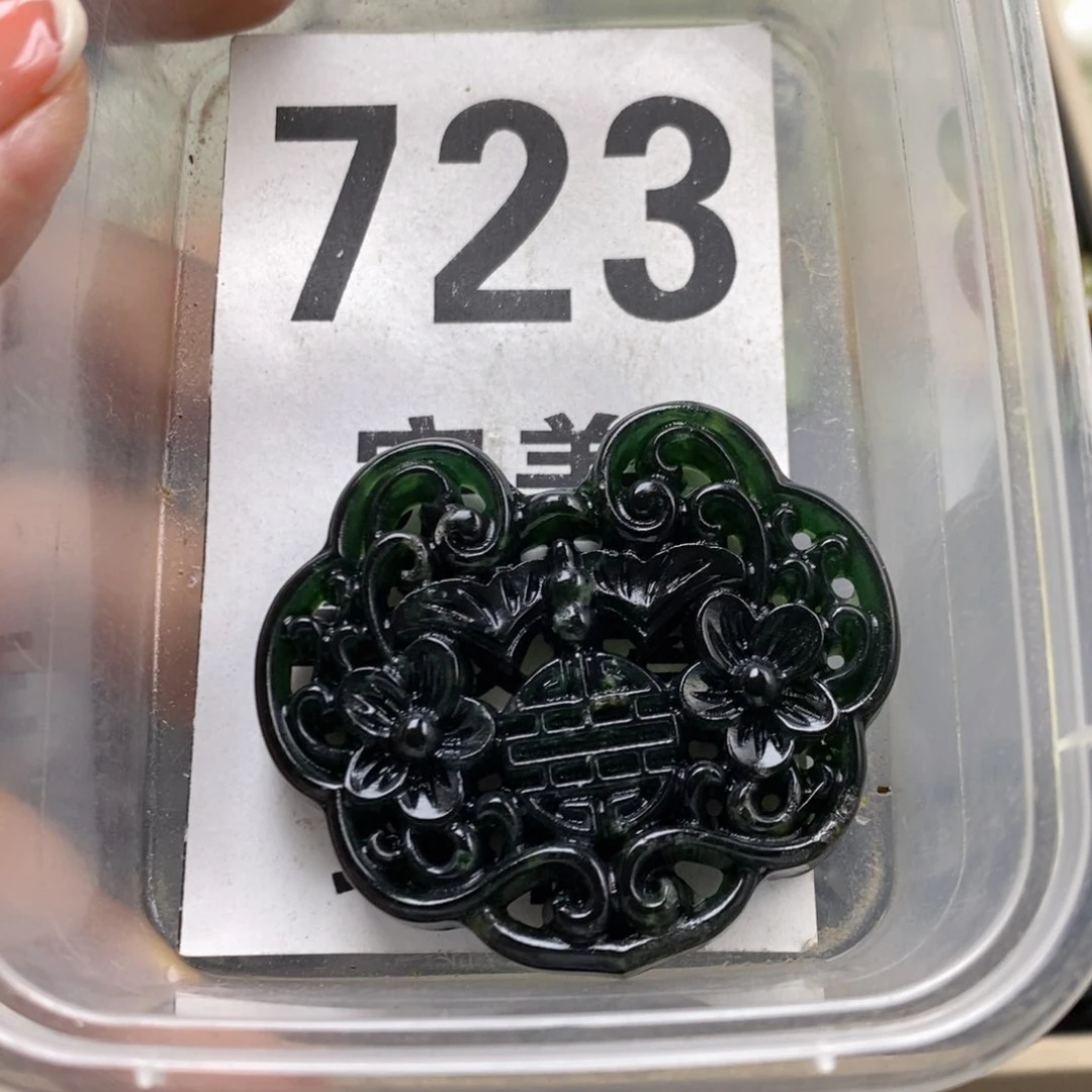 蛇纹石玉未镶嵌挂坠