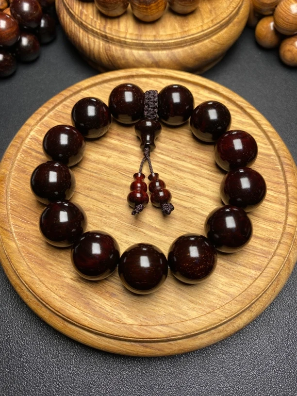 新年福利，正宗印度小叶紫檀，1.8尺寸，帝王泥二膘料，料子非常细腻！