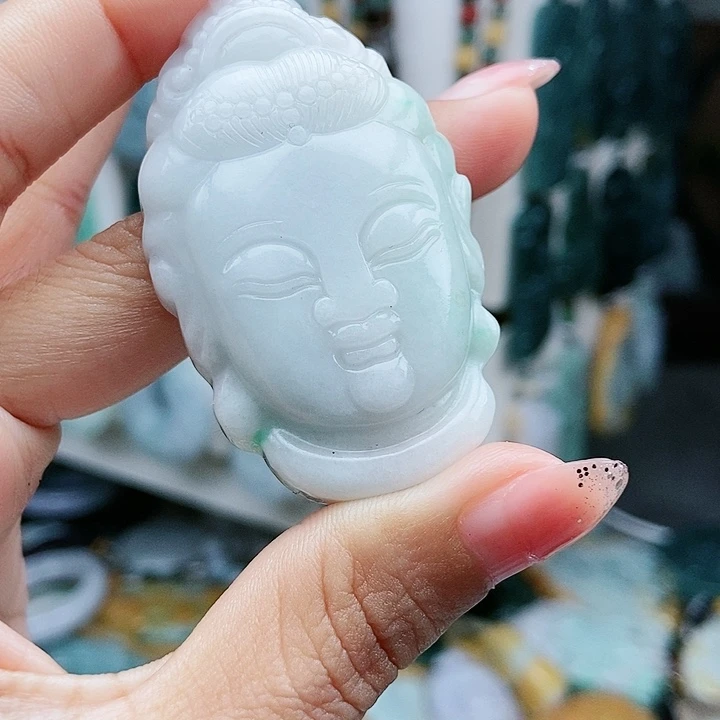 颈饰足铂镶嵌翡翠翡翠