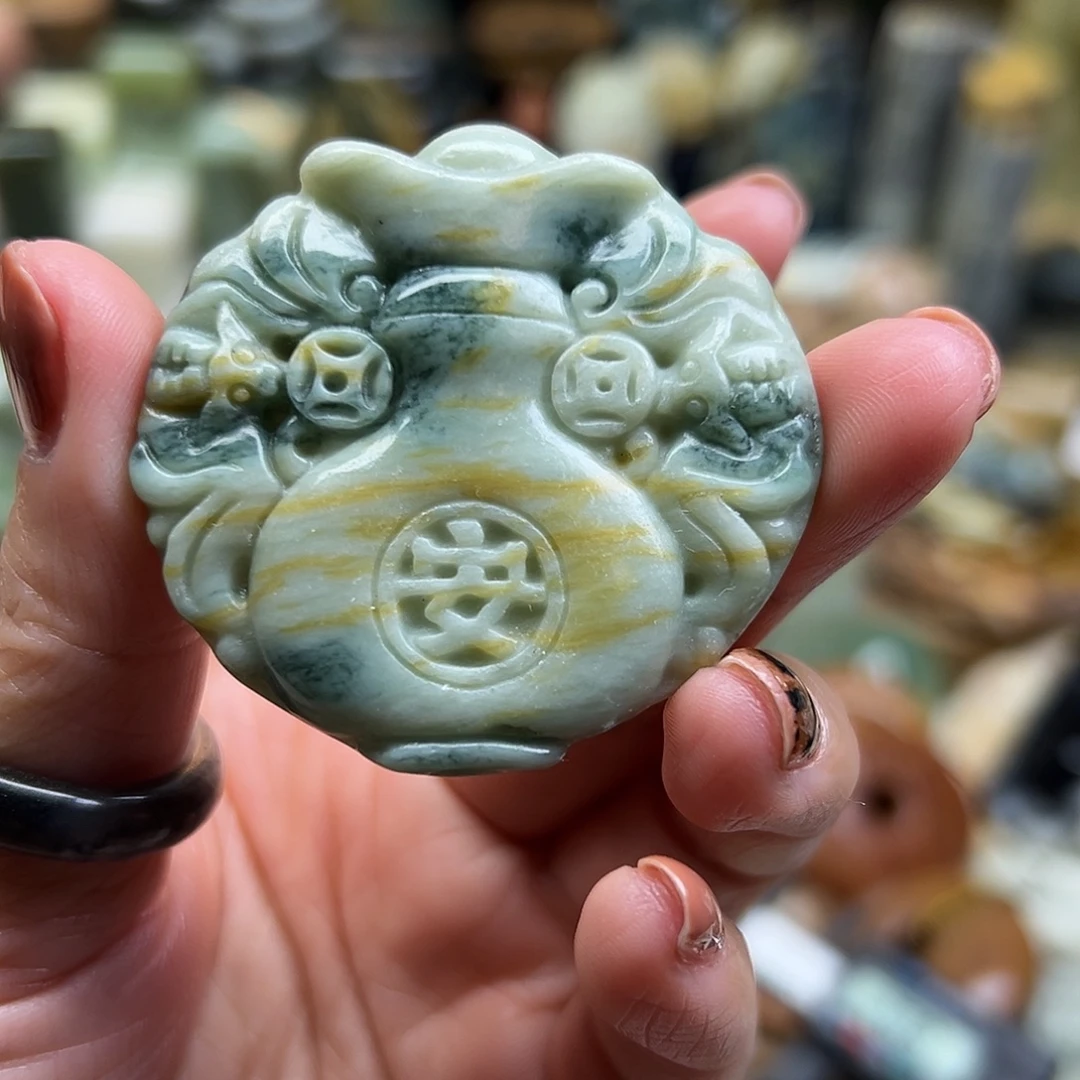 岫玉未镶嵌颈饰花玉兰平安瓶