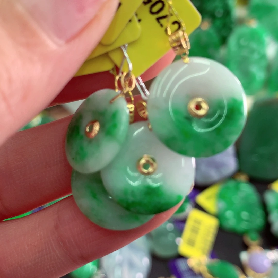 翡翠18K金镶嵌吊坠(不含链)多样性发货发其一