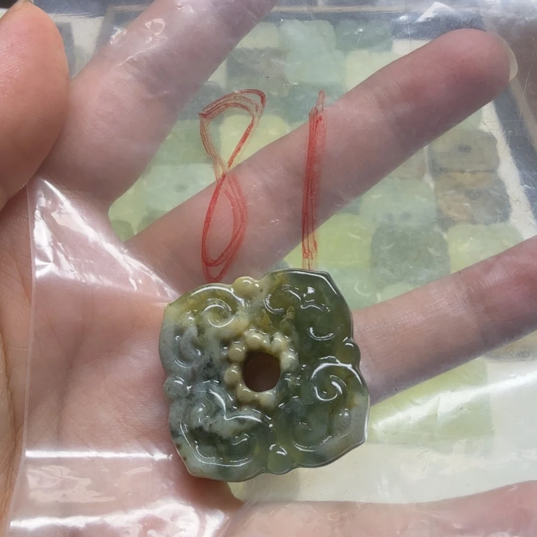 透闪石-蛇纹石玉吊坠未镶嵌